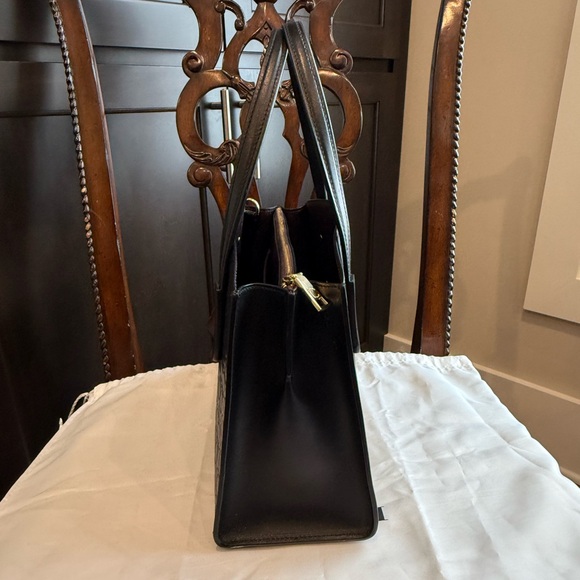 Coach Charlie 28 - Picture 3 of 15